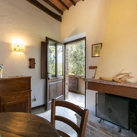 Agriturismo Poggio Salvi Фермерский дом *